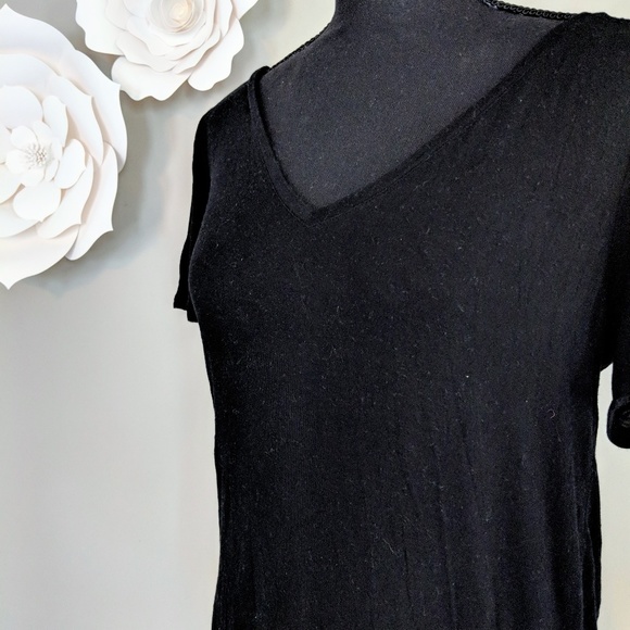 SOLD❗Super Soft Black V-Neck Tunic Tee - Picture 3 of 3